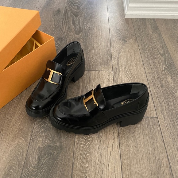 Tod’s loafers in Black - Picture 1 of 3